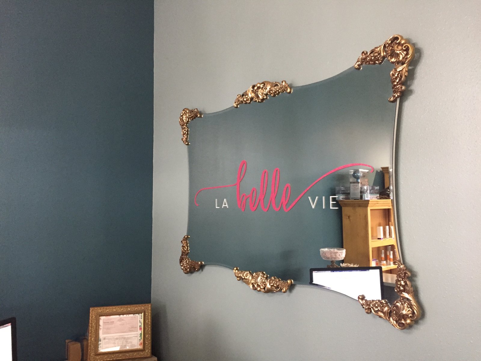 La Belle Vie Salon and Spa mirror decal